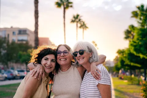 mujeres adultas felices