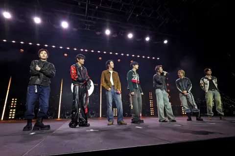 BTS en Argentina: cómo ver en el cine el recital si te quedaste sin entrada Los BTS arriba del escenario