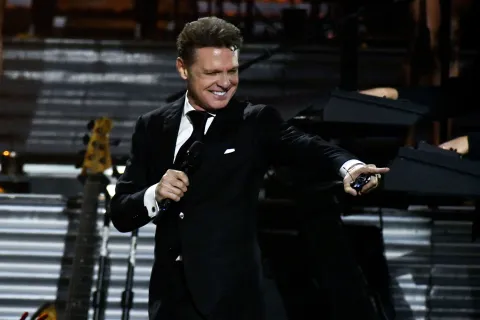 Luis Miguel confirmó su regreso a los escenarios con el Tour 2027: qué se sabe Luis Miguel arriba del escenario