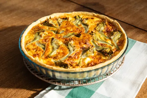 Tarta de alcauciles y jamón crudo: la receta de Ximena Saenz que es simple, rica y original Tarta de alcauciles y jamon crudo