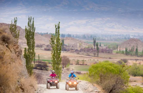 Salta con chicos: el itinerario ideal para una escapada en primavera Cachi, uno de los pueblos autóctonos de los Valles Calchaquies más elegidos por el turmos nacional e internacional