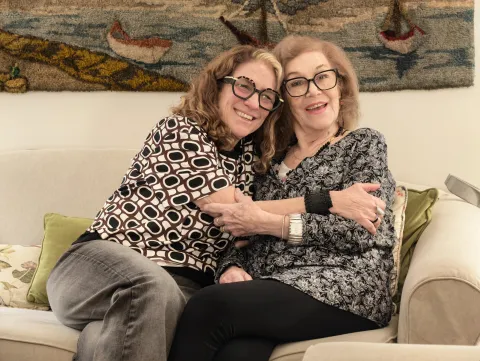 Cómo adaptar una casa para una mamá de 82 años: ideas de una reforma que priorizó su autonomía Fer y su mamá