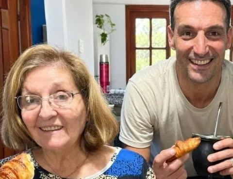 De qué murió Eulalia Marzetti, la mamá de Lionel Scaloni Lionel Scaloni y su mamá que falleció a los 74 años