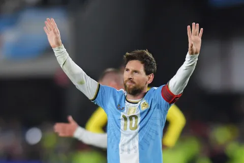 El legado de Lionel Messi en 10 frases Lionel Messi durante su despedida en el Monumental