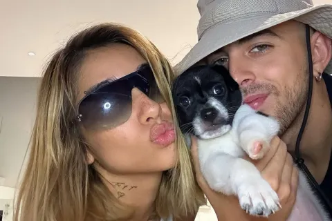 Así es el cuarto que tiene María Becerra para sus mascotas: camas cuchetas, comida exclusiva y calefacción para todos María Becerra y J Rei comparten su hogar con una verdadera familia de cuatro patas.