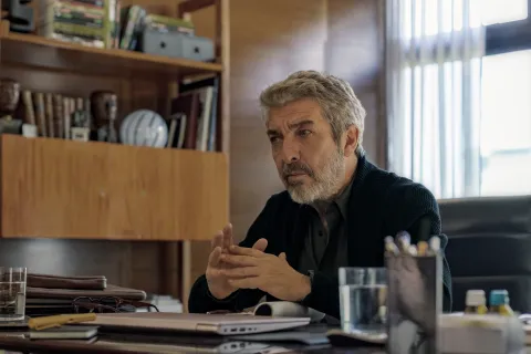 Terapia de exposición: la polémica sobre el método del personaje de Ricardo Darín en Lo dejamos acá Terapia de exposición: la polémica sobre el método del personaje de Ricardo Darín en Lo dejamos acá.