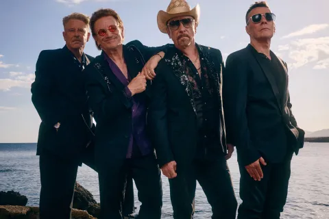 U2 vuelve a la Argentina en 2027: cuándo toca en River, cómo comprar las entradas y quién será el invitado U2 la formación completa posando en la playa