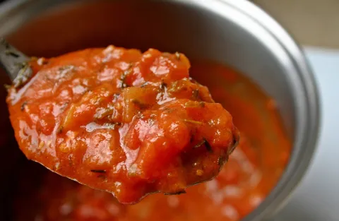 El tomate frito perfecto: el truco que comparten los chefs para que no quede ácido salsa de tomates