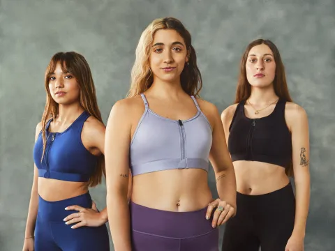 El diseño del nuevo Nike Sports Front Zip Bra brinda soporte, comodidad y seguridad.