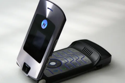 ¿Vuelve el Moto Razr? El teléfono que fue furor en los años 2000 podría regresar.