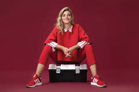 Mami albañil: "Quiero que mis hijas se valgan por ellas mismas y no necesiten a nadie" Suéter, Mishka, $4560. Camisa, Rapsodia, $3900. Pantalón, Rapsodia, $3200. Zapatilla, Adidas, $2499.