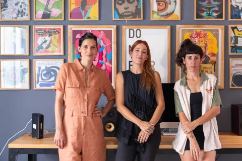 En medio de la pandemia crearon una comunidad digital para artistas emergentes: “Buscamos construir un nuevo mundo del arte” Cata Greloni, Vic Tolomei y Tamy Selvood. Foto: Jade Sivori