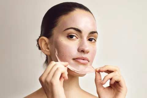 En invierno baja la radiación solar. Es hora de exfoliar la piel para renovarla.