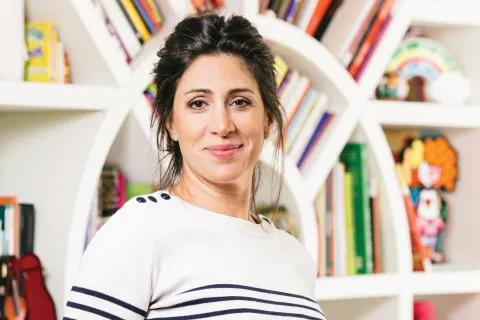 Creó una editorial trilingüe para chicos y vende sus libros en 7 países Keren ya publicó seis títulos con la tortuga Lupita como protagonista y espera abrirse a nuevos autores y proyectos en el futuro.