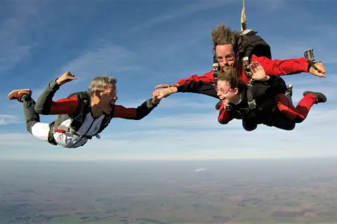 9 actividades llenas de adrenalina que tenés que probar una vez en tu vida ¿Te tienta volar?