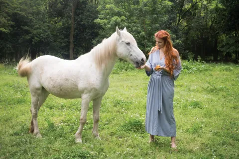 Connie Isla: "Estamos en una urgencia y el veganismo es la forma más efectiva de evitar lo que se viene" Vestido cruzado, Vernna, $6280.