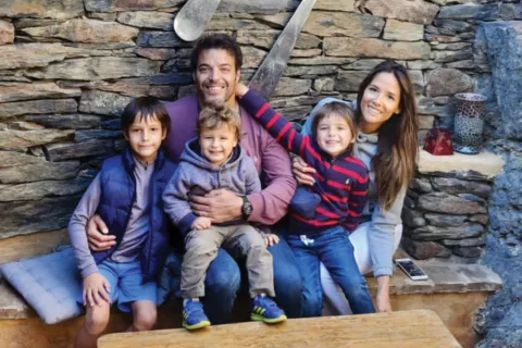 Éxodo por el Coronavirus: "Me fui a vivir a España en plena pandemia” Sabrina (37) y Agustín (40) se mudaron a España en agosto, para comenzar una aventura en familia con Augusto (7), Benjamín (4) y Félix (2).