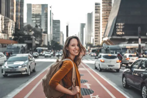 "Quiero trabajar en otro país". Por dónde empezar y qué opciones hay A6EEXSXWT5C4LFFR5G6SP3SJGA.jpg