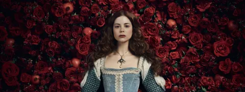 Charlotte Hope: "Estoy agradecida por no ser un accesorio en la historia de un hombre" Desktop