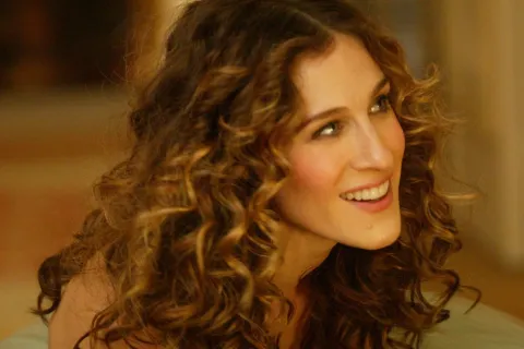 10 looks inolvidables de Carrie en Sex And The City Foto: HBO Max