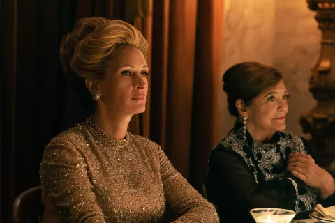 Starz lanzó el primer avance de Gaslit, la nueva serie de Julia Roberts y Sean Penn sobre el escándalo de Watergate Gaslit. Foto gentileza de Starz Play