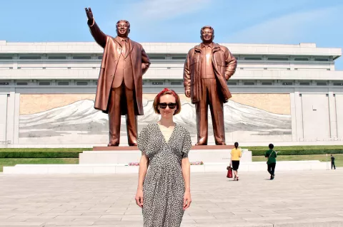 Corea del Norte: cómo fue mi viaje por el país más hermético del mundo Algunas restricciones que le advirtieron al llegar: No puede salir sola del hotel. No puede apartarse de sus guías ni del grupo con el que viaja sin autorización. No puede tomar fotos a edificios en construcción ni a personal e instalaciones militares.