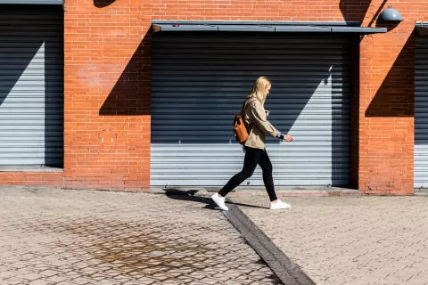 Cómo es vivir en una ciudad sin miedo al acoso callejero En Madrid, decir piropos pasó de ser "pintoresco" a ser "cutre" y la calle dejó de ser un terreno hostil. Esto es lo que una madrileña nos enseñó sobre ese proceso de transformación.