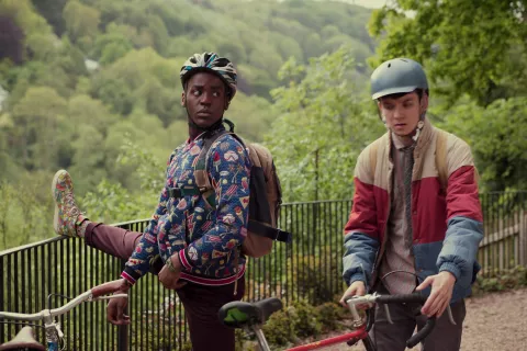 Viajes: conocé la locación de "Sex Education", de Netflix Mientras esperamos su segunda temporada, te contamos los lugares reales en donde se llevó acabo la producción
