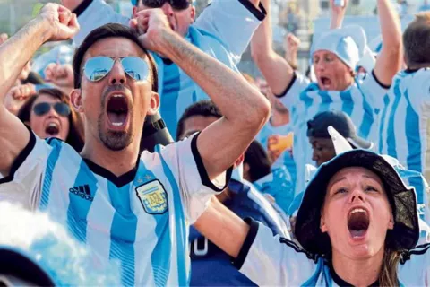 Locos por Rusia 2018: cómo conseguir entradas y organizar el viaje al Mundial Historias de argentinos que se preparan para aterrizar en el gigante euroasiático, solos, en grupo, gasoleros o con paquetes de agencias