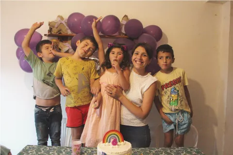 Quedó viuda con trillizos y una beba y salió adelante gracias a su fuerza de voluntad FFRQPYLEJBAPXNCXPD2LDNAKH4.jpg