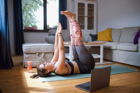 ¿Qué es el flexoentrenamiento? 6 rutinas de 10 minutos para sumar a tu día a día 6 razones de por qué sumar rutinas de 10 minutos a tu día a día