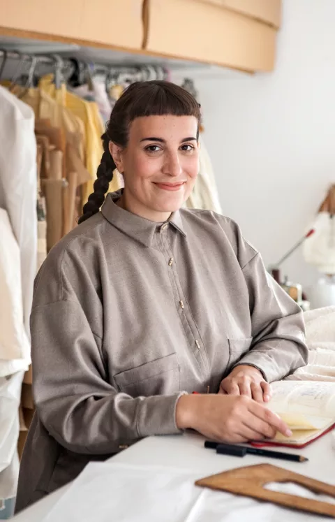 Lucía Chain, la diseñadora que tiñe sus prendas con remolacha, yerba mate y cebolla GUGY54XPNJAPLIO5WMRWUOZWDY.jpg