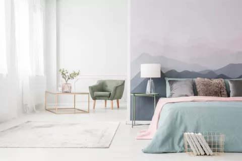 Cómo aprovechar al máximo la luz natural en tu casa Un ambiente con luz natural y colores suaves que favorecen el bienestar