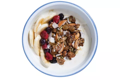 Receta fácil: cómo hacer granola en 10 minutos Un snack energético para hacer en casa.