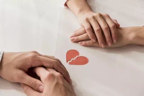 Paso a paso: cómo recuperarte de una ruptura amorosa Paso a paso, cómo recuperar tu corazón roto.