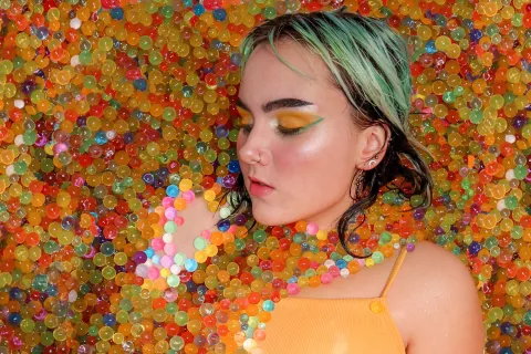 Menos es más. Por qué la generación Z elige TikTok para emprender Tik Tok es la plataforma elegida por la generación Z.