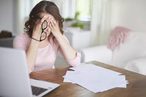 Estrés: cuál es el costo que pagan los líderes por ocuparse de su equipo Pese a las conquistas, el concepto techo de cristal -la dificultad o falta de oportunidades que tienen las mujeres para alcanzar puestos de liderazgo en sus trabajos- sigue vigente