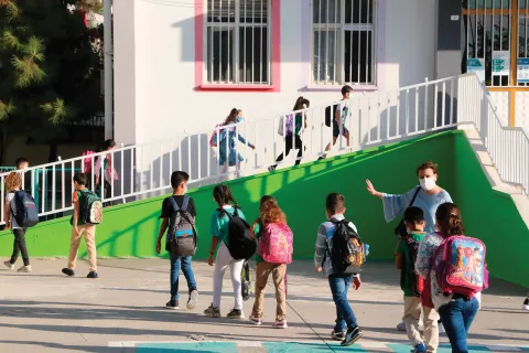 Volver a clases. 3 mamás de distintas partes del mundo cuentan cómo fue el regreso de sus hijos a las aulas IIM3S2GHOVFXXB5KYQWS6CUEKY.jpg