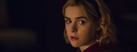 Quién es la creativa mujer que está detrás de la nueva serie de la bruja Sabrina Horizontal
