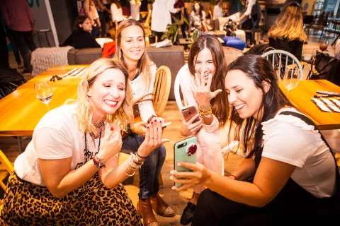 Se lanzó OHLALÁ! Makers, la nueva plataforma de emprendedorismo Algunas de las emprendedoras más destacadas de las redes se congregaron en este evento cargado de energía femenina.
