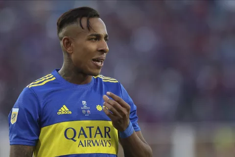 Sebastián Villa: condenaron al jugador a dos años y un mes de prisión condicional por violencia de género Sebastián Villa. Foto: Archivo LA NACION (AP Foto/Nicolás Aguilera)