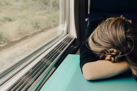 ¿La Luna llena tiene impacto en nuestros ciclos del sueño? Foto: Abbie Bernet/Unsplash