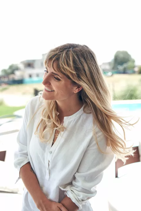 Pelo sano: tips para recuperarlo del daño que causa el verano Dove Largos, Fuertes y Flexibles