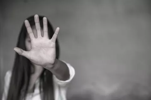 ¿Qué es el Gaslighting? 5 frases que deberían alertarte de un manipulador El Gaslighting, o “luz de gas” es una forma de abuso psicológico y emocional; requiere ayuda profesional para poder enfrentarlo y resolverlo.