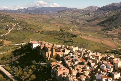 ¿Querés vivir un año gratis en una casa renovada en Sicilia? Sambuca es un pequeño pueblo rural siciliano de unos 6000 habitantes