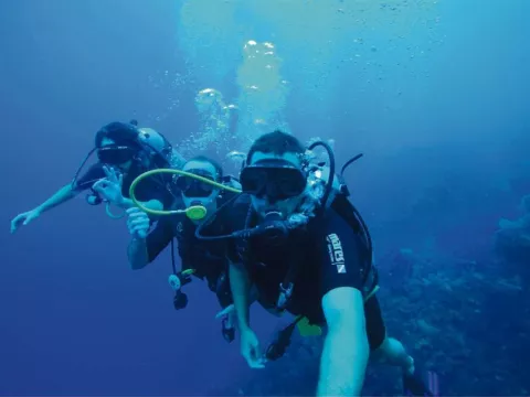 Un riesgoso bautismo de buceo en Honduras LNM6FFLXZFHNRPLJKAEVD6LSQA.jpg