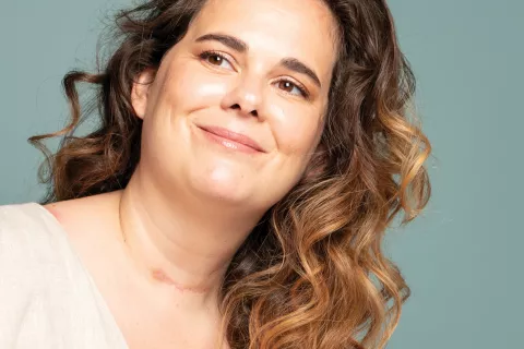 Superación. Seis mujeres comparten las historias de sus cicatrices A Luciana Golinelli (37), un cáncer de tiroides la sorprendió el mismo día que se decretó la cuarentena en Argentina.