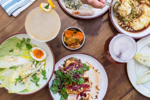 Platos para compartir: las propuestas de los restos para picotear de a varios Los platos de Narda Comedor, ideales para picotear de a varios.