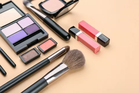 10 años de inflación en productos de belleza: cuánto costaban antes y a cuánto se venden esos productos hoy La inflación en los productos de belleza. Foto: Canva