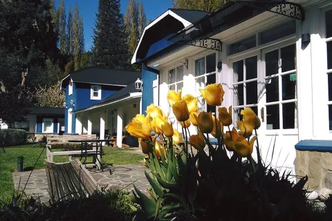 Escapadas antes de las fiestas Pileta, flores y sol, para apsar el verano en La Casa de Eugenia en San Martín de los Andes